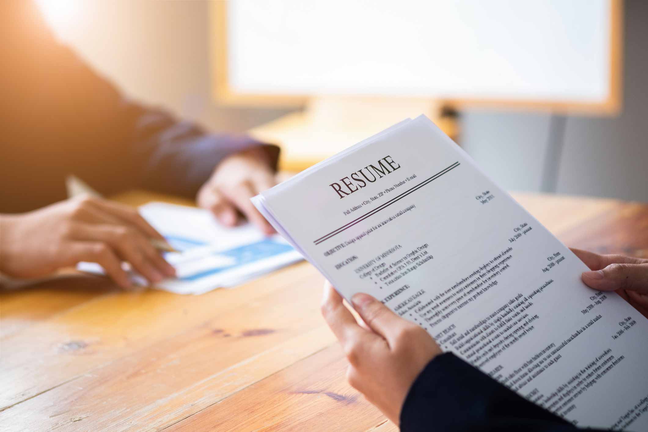 Mẹo viết CV ứng tuyển vào các công ty tư vấn (consulting firm) | Tomorrow Marketers